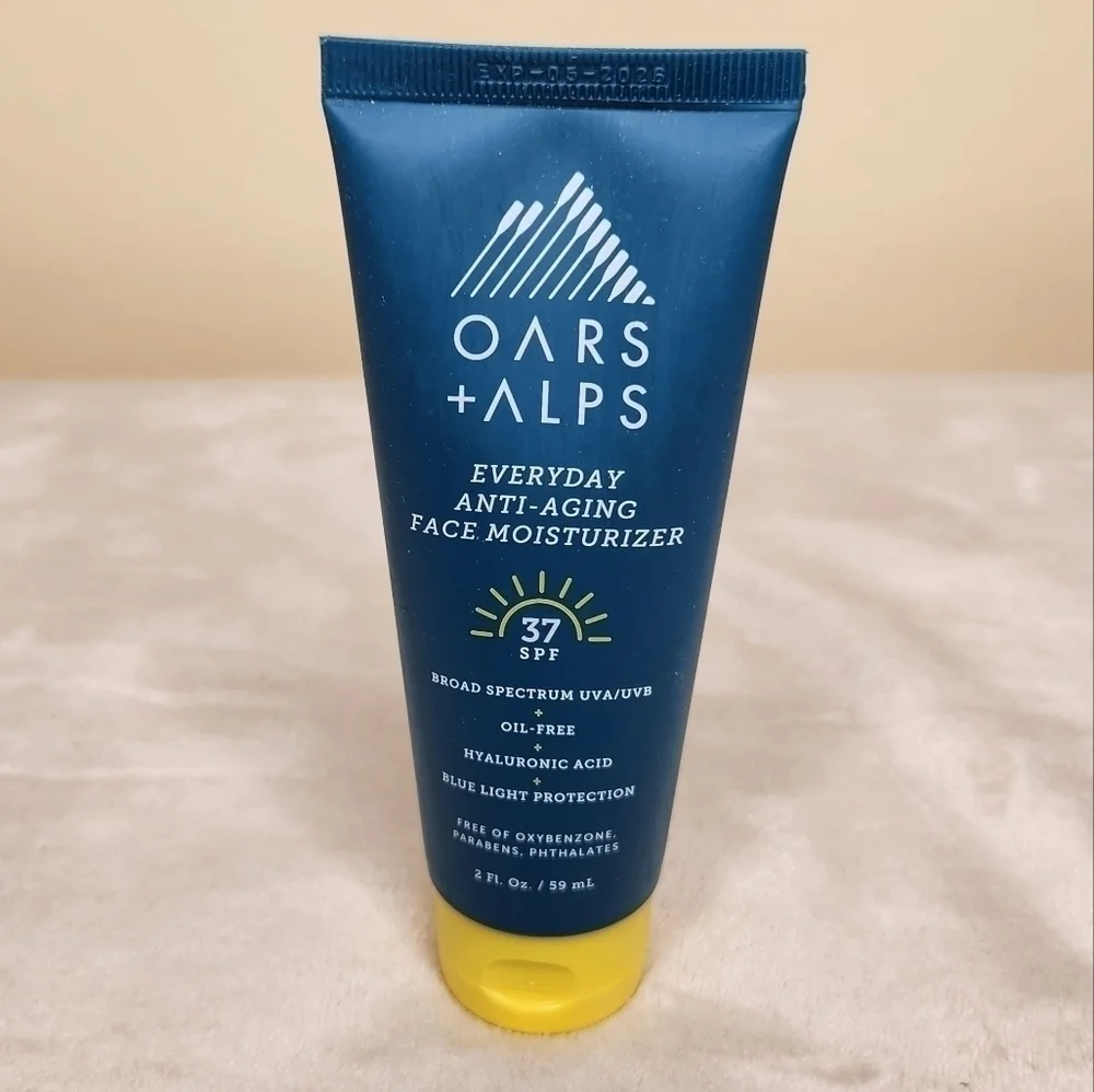 Oars + Alps Everyday Anti-Aging FAVE Moisturizer with SPF 37